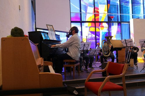organist med gassmaske